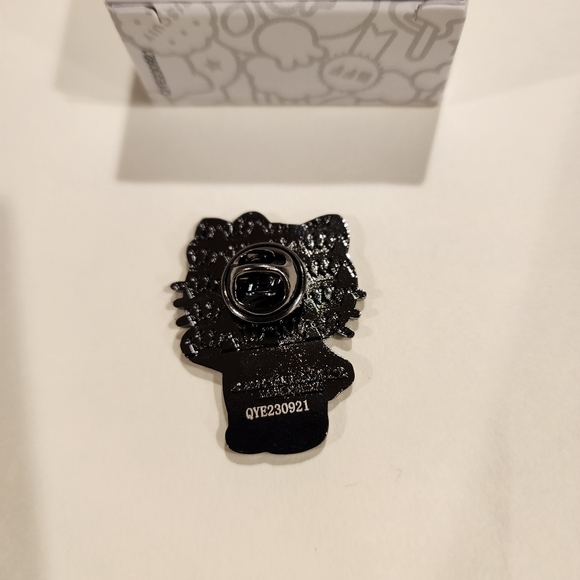 Loungefly Hello Kitty Glitter Mermaid Blind Box Enamel Pin Sailor Opened - Picture 8 of 10